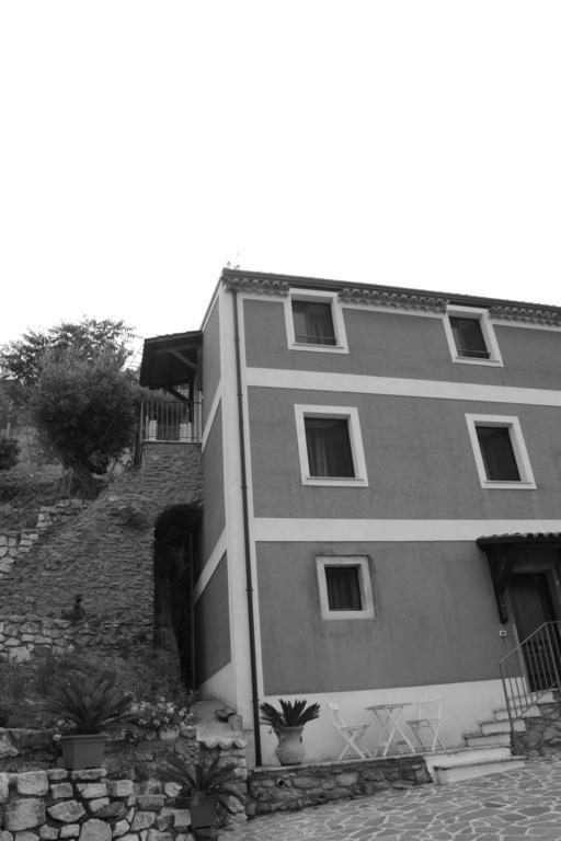 B&B La Casa Rossa 파올라 외부 사진