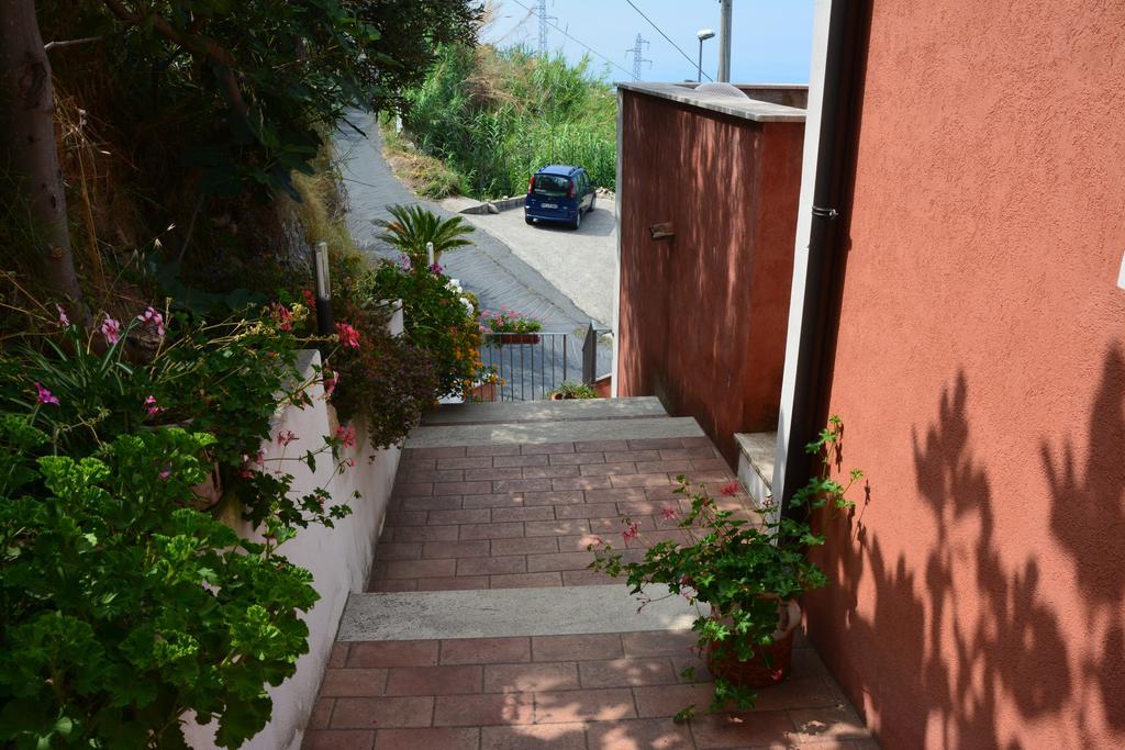 B&B La Casa Rossa 파올라 외부 사진