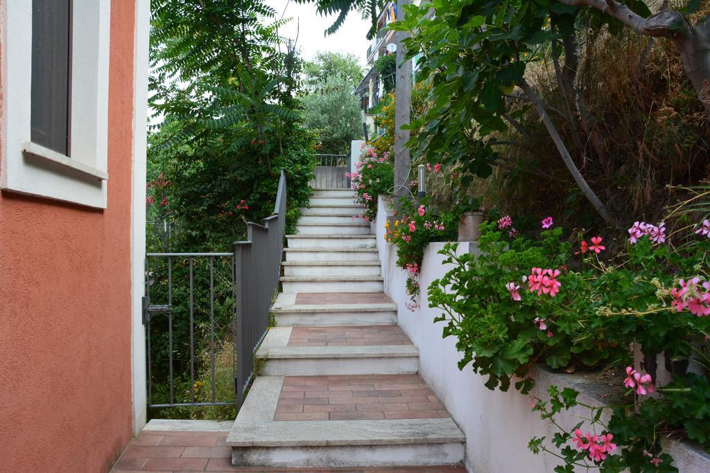 B&B La Casa Rossa 파올라 외부 사진