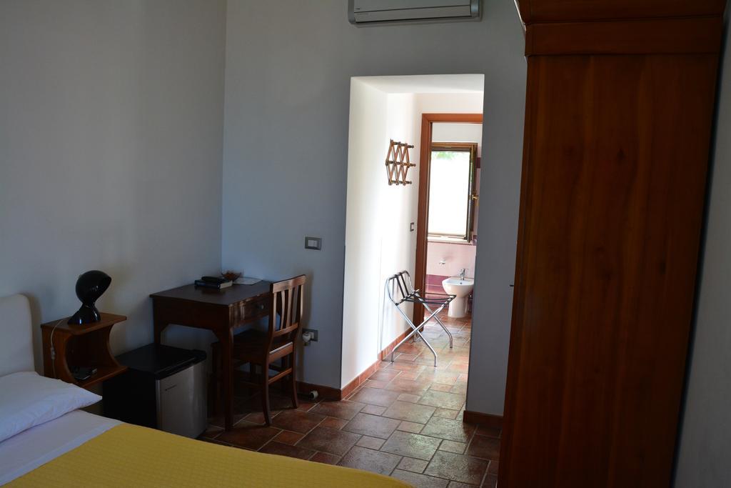 B&B La Casa Rossa 파올라 객실 사진