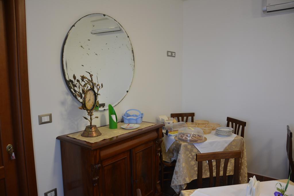 B&B La Casa Rossa 파올라 외부 사진